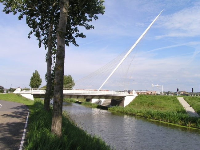 Мост «Лютня». Фото: Ronald via Wikimedia Commons. Лицензия GNU Free Documentation License, Version 1.2