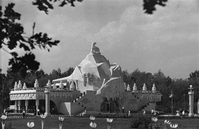       1939 
