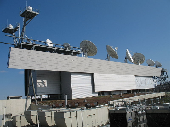 Центр управления полётами спутников NOAA. Фото: Stakhanov via Wikimedia Commons. Лицензия GNU Free Documentation License, Version 1.2