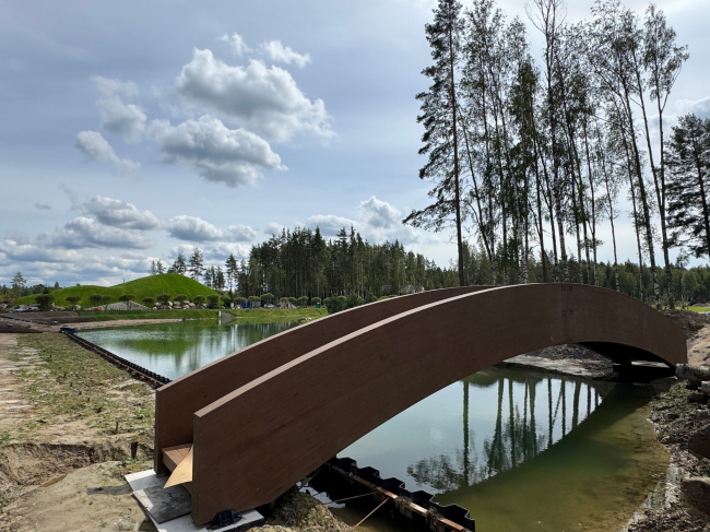 Мост в поселке Форест Вилладж Мост в поселке Форест Вилладж