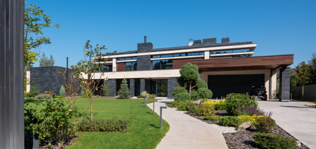 A house in the spirit of Wright