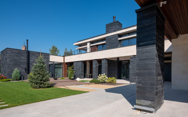 A house in the spirit of Wright