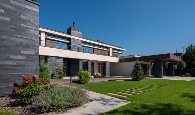 A house in the spirit of Wright