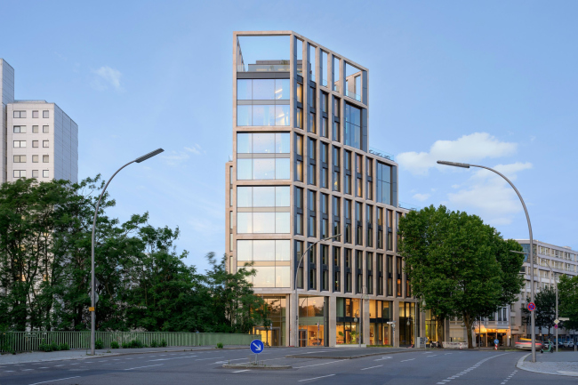 ������ B-One �������� Berlin Hyp