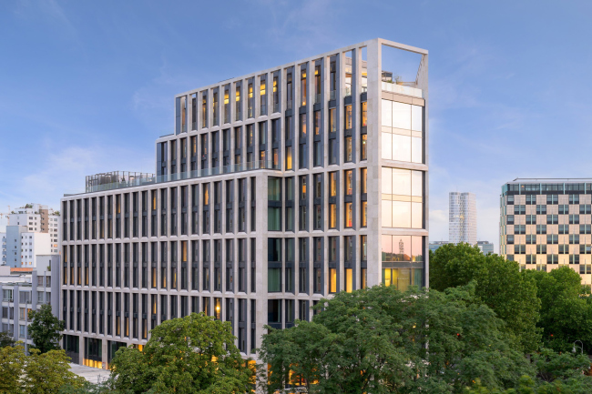 ������ B-One �������� Berlin Hyp
