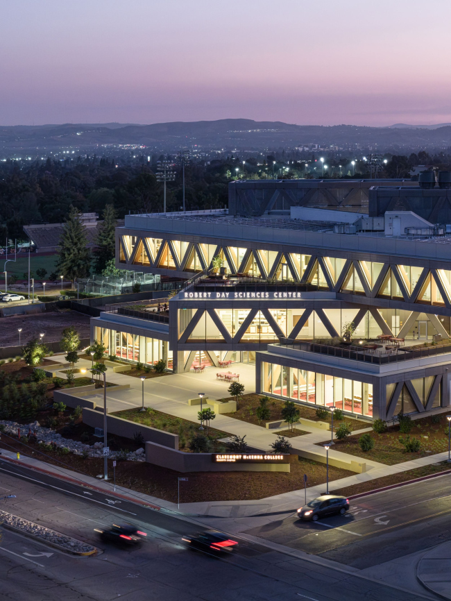 Центр естественных и точных наук имени Роберта Дея Центр естественных и точных наук имени Роберта Дея