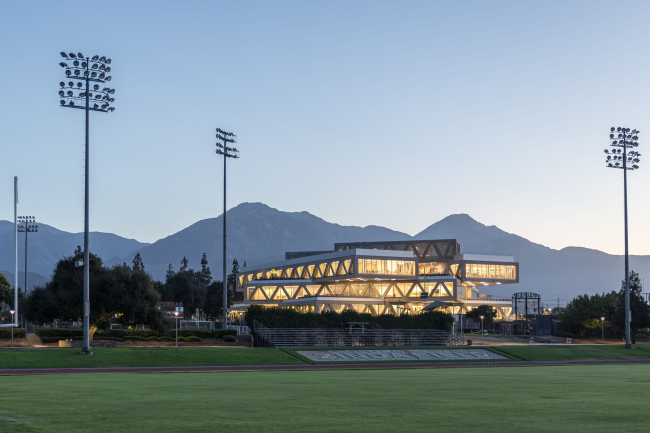 Центр естественных и точных наук имени Роберта Дея Центр естественных и точных наук имени Роберта Дея