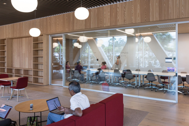 Центр естественных и точных наук имени Роберта Дея Центр естественных и точных наук имени Роберта Дея