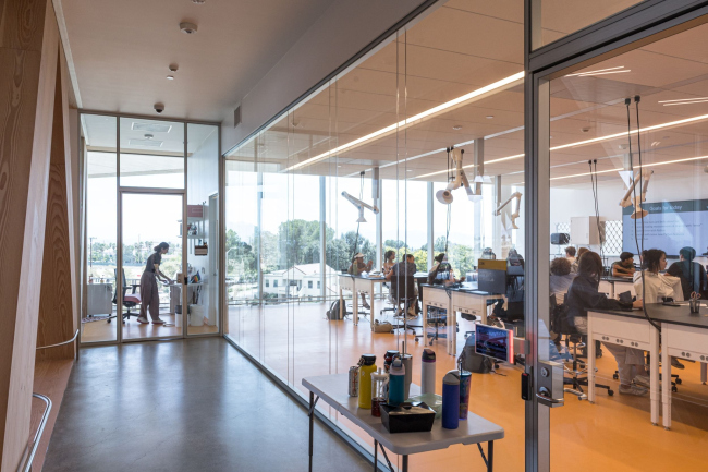 Центр естественных и точных наук имени Роберта Дея Центр естественных и точных наук имени Роберта Дея