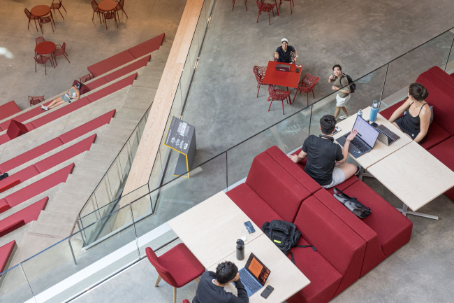 Центр естественных и точных наук имени Роберта Дея Центр естественных и точных наук имени Роберта Дея