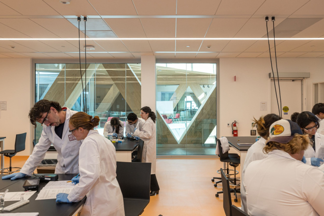 Центр естественных и точных наук имени Роберта Дея Центр естественных и точных наук имени Роберта Дея