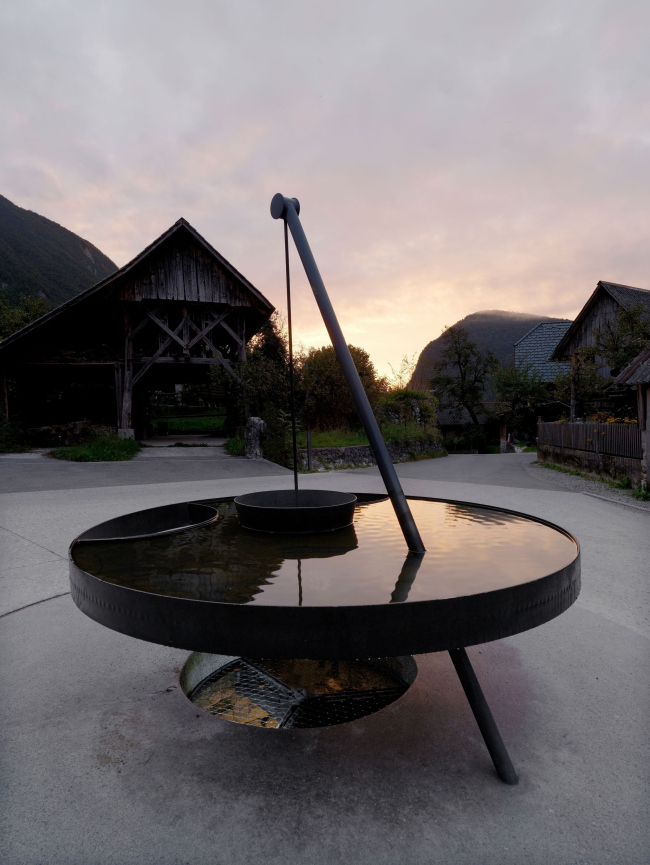 Арт-объект на месте колодца в деревне Стара-Фужина Арт-объект на месте колодца в деревне Стара-Фужина