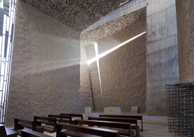 Civic and community: The Holy Redeemer Church and Community Centre of Las Chumberas, ���-����������-��-��-������, �������.
����: Fernando Menis