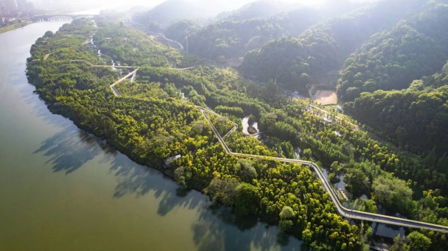 Embracing Flood: Xinjiang River Ecological Corridor, , . : Turenscape