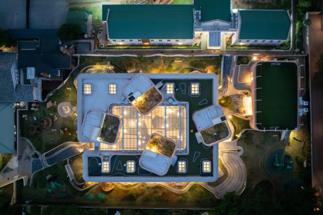 School: Redhill Early Learning Center, , .
: Hubo Studio