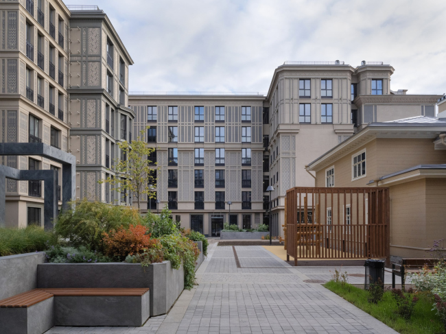 Amo residential complex. View of the hotel�s courtyard façade from the north