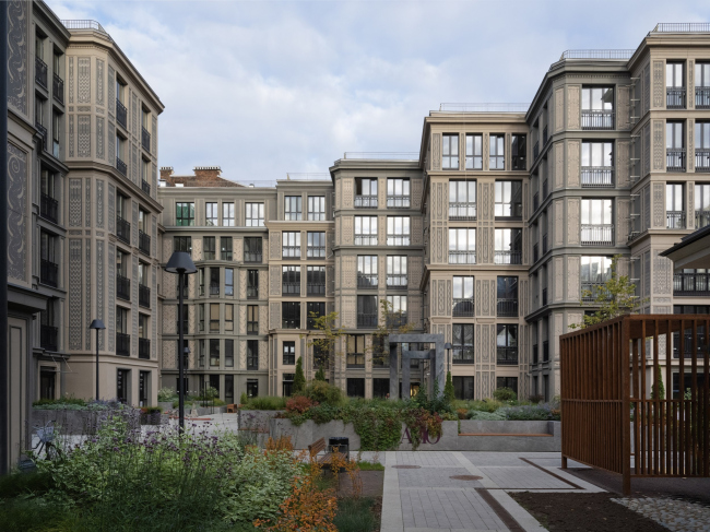 Amo residential complex. Western courtyard façade