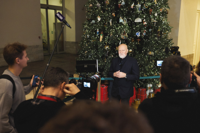 Праздник «Елка мира» в рамках конкурса «Содай экспонат для Эрмитажа», 2025 Праздник «Елка мира» в рамках конкурса «Содай экспонат для Эрмитажа», 2025