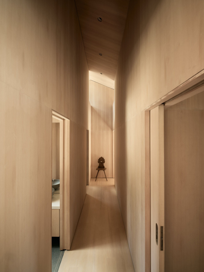 ��� Staggered Cabin