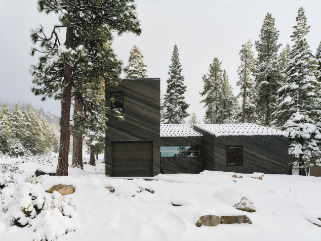 ��� Staggered Cabin