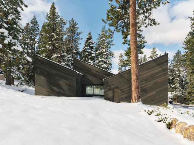 ��� Staggered Cabin