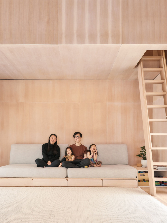 ��� Staggered Cabin