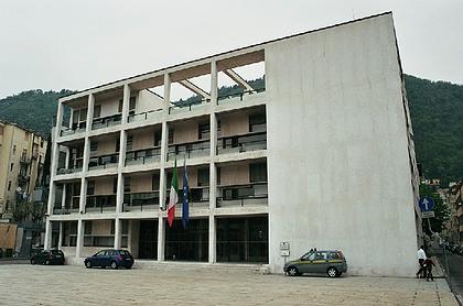 Casa del fascio (Casa del Popolo). 1932-36. Архитектор - Джузеппе Терраньи (Giuseppe Terragni), один из основателей архитектурного объединения Gruppo 7