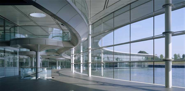 Технологический центр McLaren © Foster + Partners