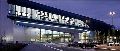Заха Хадид. Центральное здание завода BMW в Лейпциге. 2005