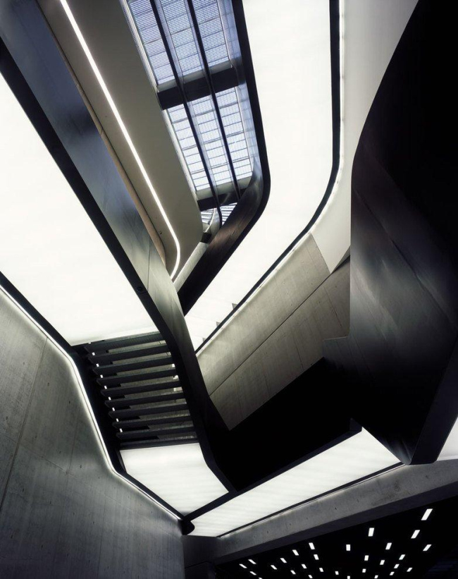 MAXXI - ������������ ����� ��������� XXI ����. ���� � Helene Binet