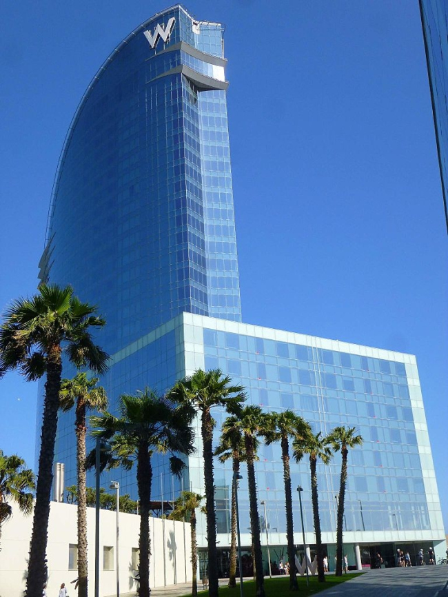 Отель W Barcelona. Фото: Zarateman via Wikimedia Commons. Фото находится в общем доступе