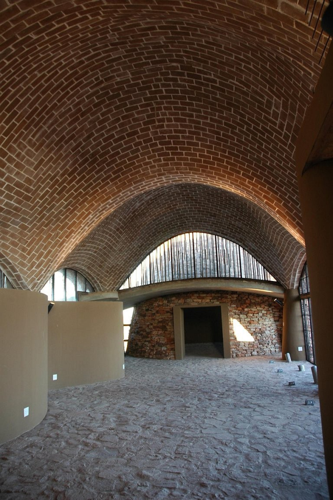  Mapungubwe Interpretation Center ( ).  Peter Rich Architects