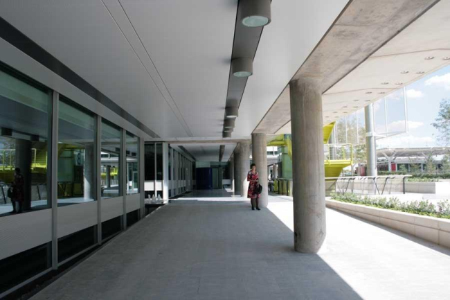Комплекс Campus Palmas Altas - штаб-квартира компании Abengoa. Фото © Mark Bentley