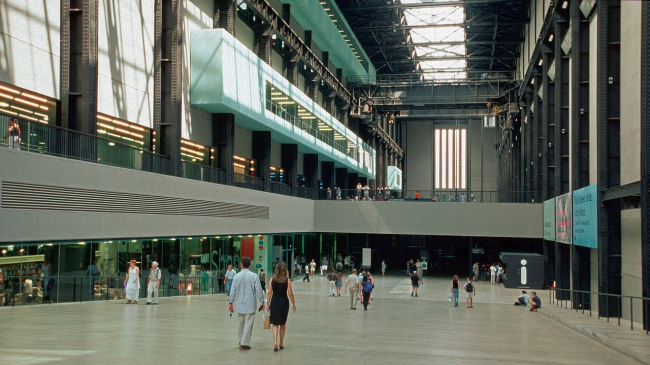 Tate Modern Gallery. The Turbine Hall Photo: Hans Peter Schaefer via Wikimedia Commons. CC BY-SA 3.0 License