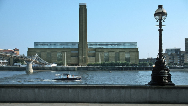 Tate Modern Gallery. Photo: Hans Peter Schaefer via Wikimedia Commons. GNU Free Documentation License, Version 1.2