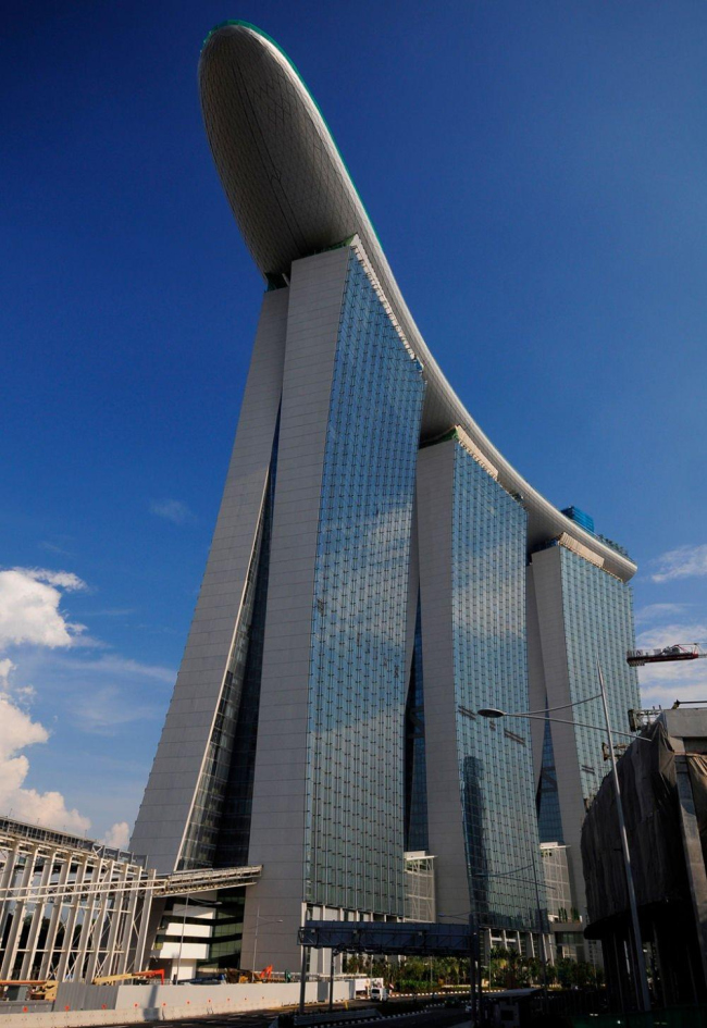  Marina Bay Sands. : William Cho via Wikimedia Commons.  CC-BY-SA-2.0