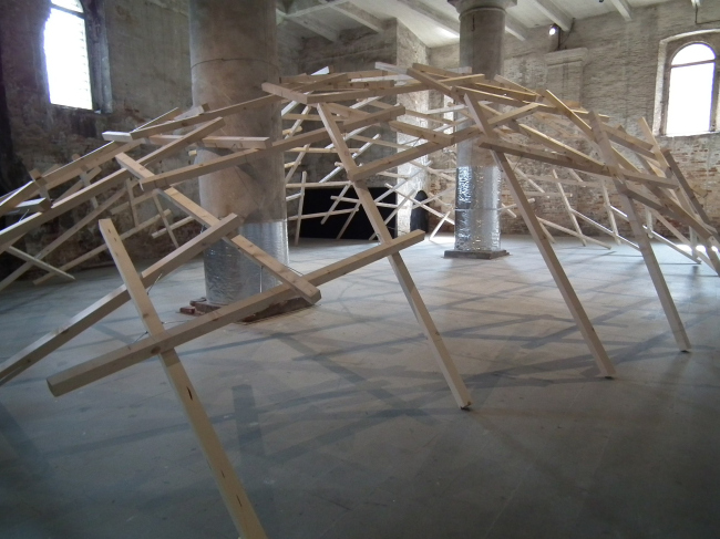 Amateur Architecture Studio (�����). ������ ������. ...��� ����� ������� �����������, ����� ������� ���������� ������ �������� ������. �� ������� ��� ����������� ����������� �� ������������ ��������� �����������. �� �� ��������� � ���������, ������� ����������� �� ����� ��������� �����, �� ������� ��� �����������. � ��� ������� ������ � ��� �� ������. �� ����� �������� � ���������, � ���� �������� ����� ��������� � ��� ����� � ����, ������� �� �����������...