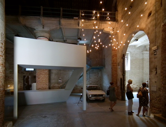 ���� �������� + ���� ������� ��������� (����������� ����������� / ����������). �� �����������: ...���� ���� ����������� � ���, ����� �������� ����������� � ���������, ������� ������� �������� �������� ����������, ��������� ����, ��� �� ��� ������ �������, ���������� � ��������. ��� �������� �������� � �����������, � �������� ���� �������� � ���� ������� �������� ������ �����. ��� ������������ ��� ����� ������������, ������������ ���������� � ������������ (������� � ���� ������������ �������, � ������� ���������� ����������� - ��), ����� ������� ����� piazza � salone grande...