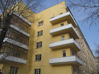 Жилой дом общества политкаторжан по улице Фрунзе, дом 8 в Центральном районе г. Новосибирска. Построен в 1933 году. Архитектор Б.А. Гордеев. Фото: arx.novosibdom.ru
Жилой дом общества политкаторжан по улице Фрунзе, дом 8 в Центральном районе г. Новосибирска. Построен в 1933 году. Архитектор Б.А. Гордеев. Фото: arx.novosibdom.ru