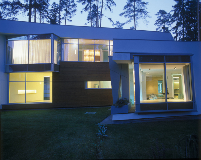 Индивидуальный жилой дом с комплексом строений «Николина Гора». Реализация, 2006 © Архитектурное бюро «Тотемент/Пейпер»