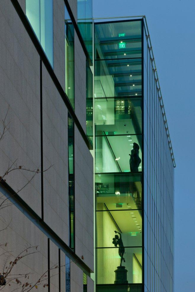 ����� ������� �������� � �������. ���� � Nigel Young