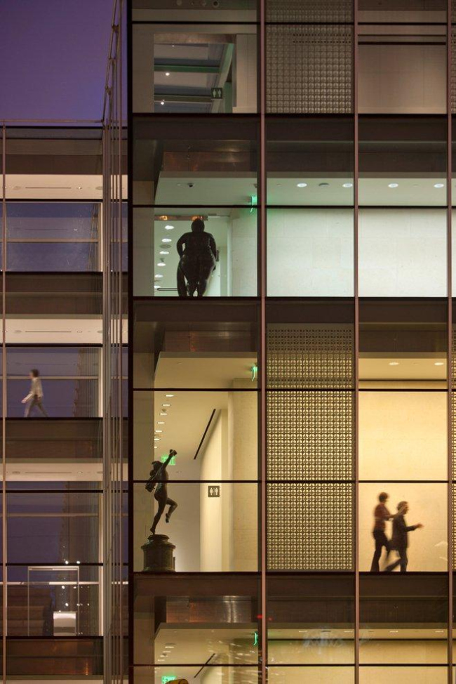 ����� ������� �������� � �������. ���� � Nigel Young