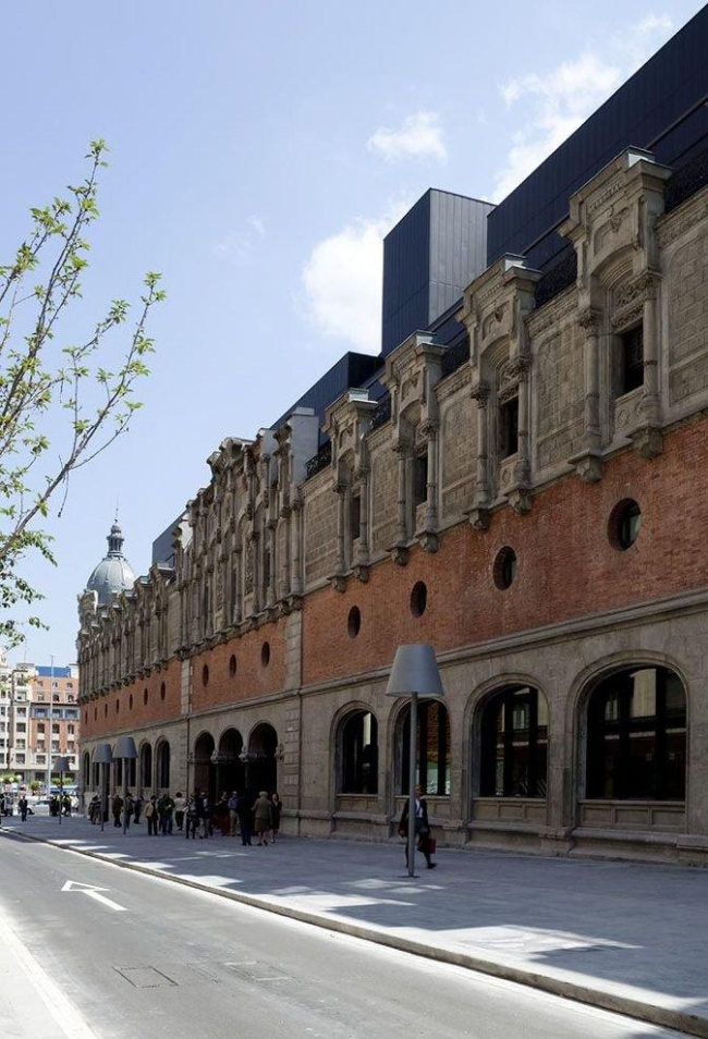 Культурно-развлекательный центр Alhondiga Bilbao. Фото © Francisco Berreteaga