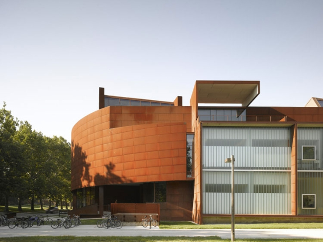 Школа искусств и истории искусства Университета Айовы © Andy Ryans via Steven Holl Architects