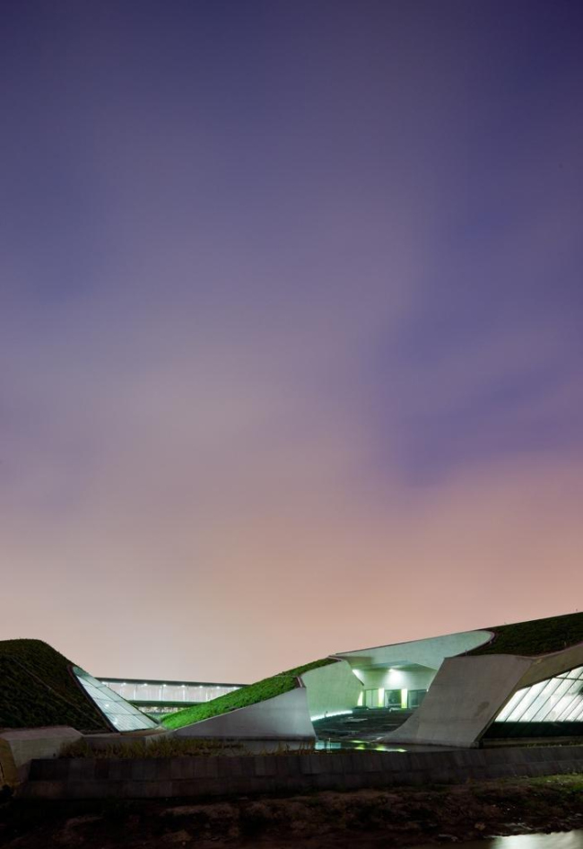 ����-�������� �������� Giant Interactive Group � Iwan Baan. ���� � ����� morphopedia.com