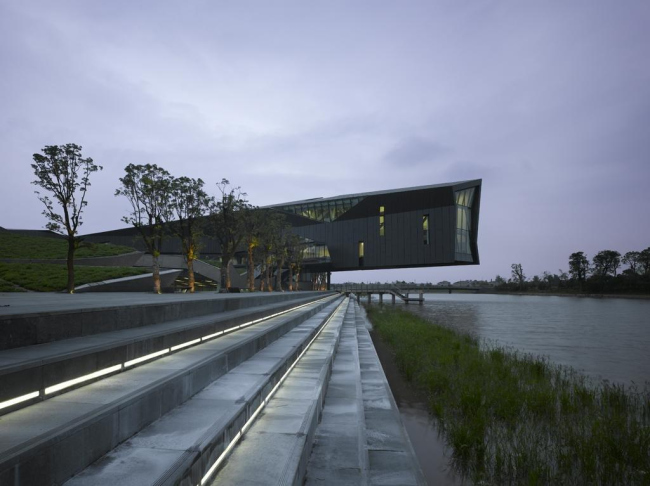 ����-�������� �������� Giant Interactive Group � Roland Halbe. ���� � ����� morphopedia.com