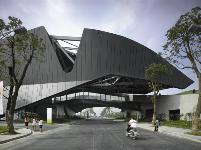 ����-�������� �������� Giant Interactive Group � Roland Halbe. ���� � ����� morphopedia.com