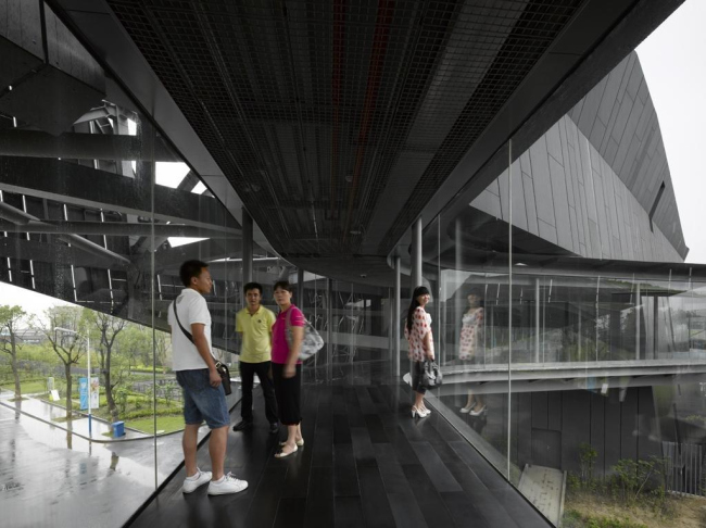 ����-�������� �������� Giant Interactive Group � Roland Halbe. ���� � ����� morphopedia.com