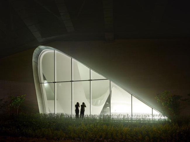 ����-�������� �������� Giant Interactive Group � Roland Halbe. ���� � ����� morphopedia.com