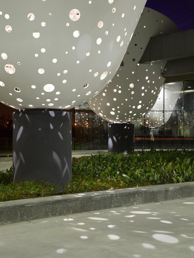 ����-�������� �������� Giant Interactive Group � Roland Halbe. ���� � ����� morphopedia.com